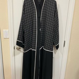 Black and White Grid Abaya